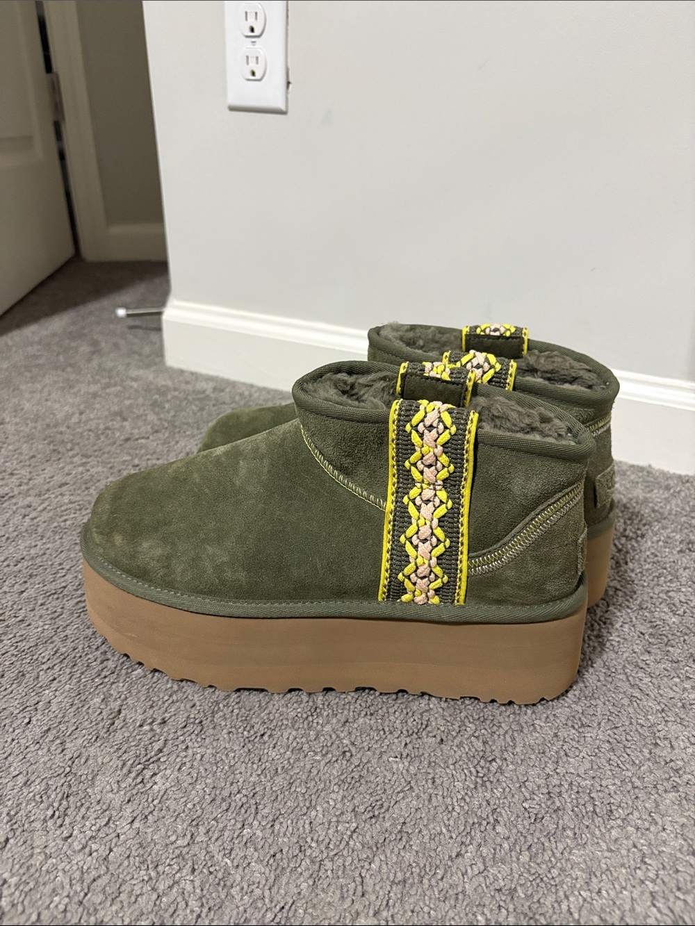 UGG Classic Ultra Mini Braid Platform olive green